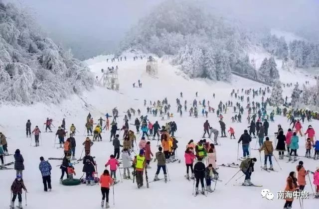 滑雪场厕所用水供游客饮用引发反思，服务质量与透明度之鉴