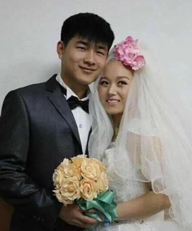 男子刷视频意外揭露妻子秘密婚礼，震惊发现！