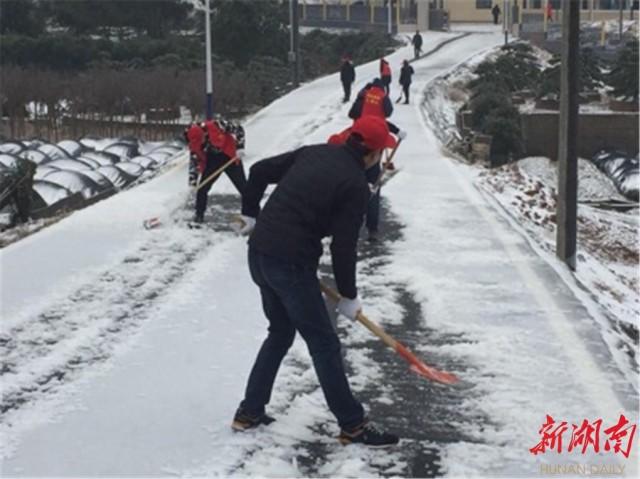 养老院管理漏洞引发危机，数十位老人遭遇断水断电，社会关爱亟待加强