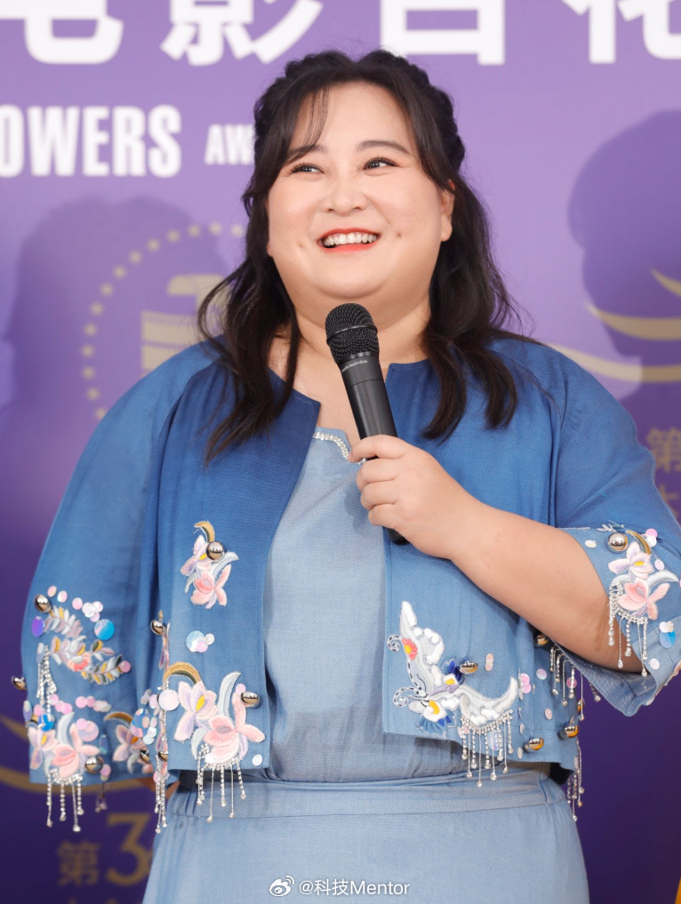 贾玲，影史首位年冠女导演，打破偏见缔造传奇