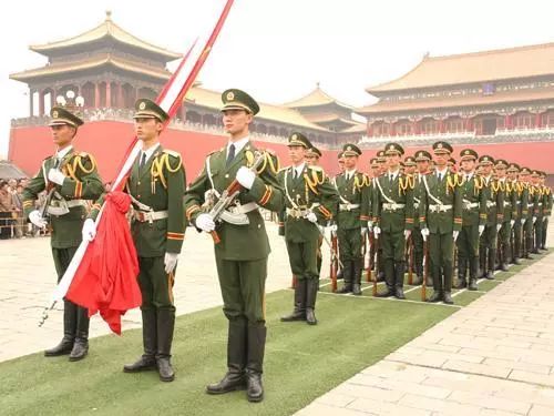 国旗护卫队送上硬核新年祝福，责任和荣耀迎接新篇章的挑战